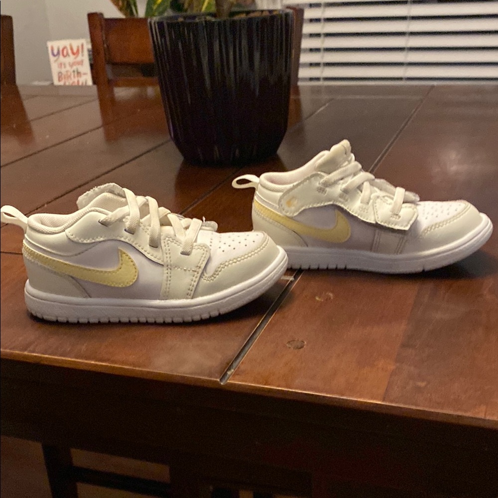Nike White and Yellow Jordan 1 Low